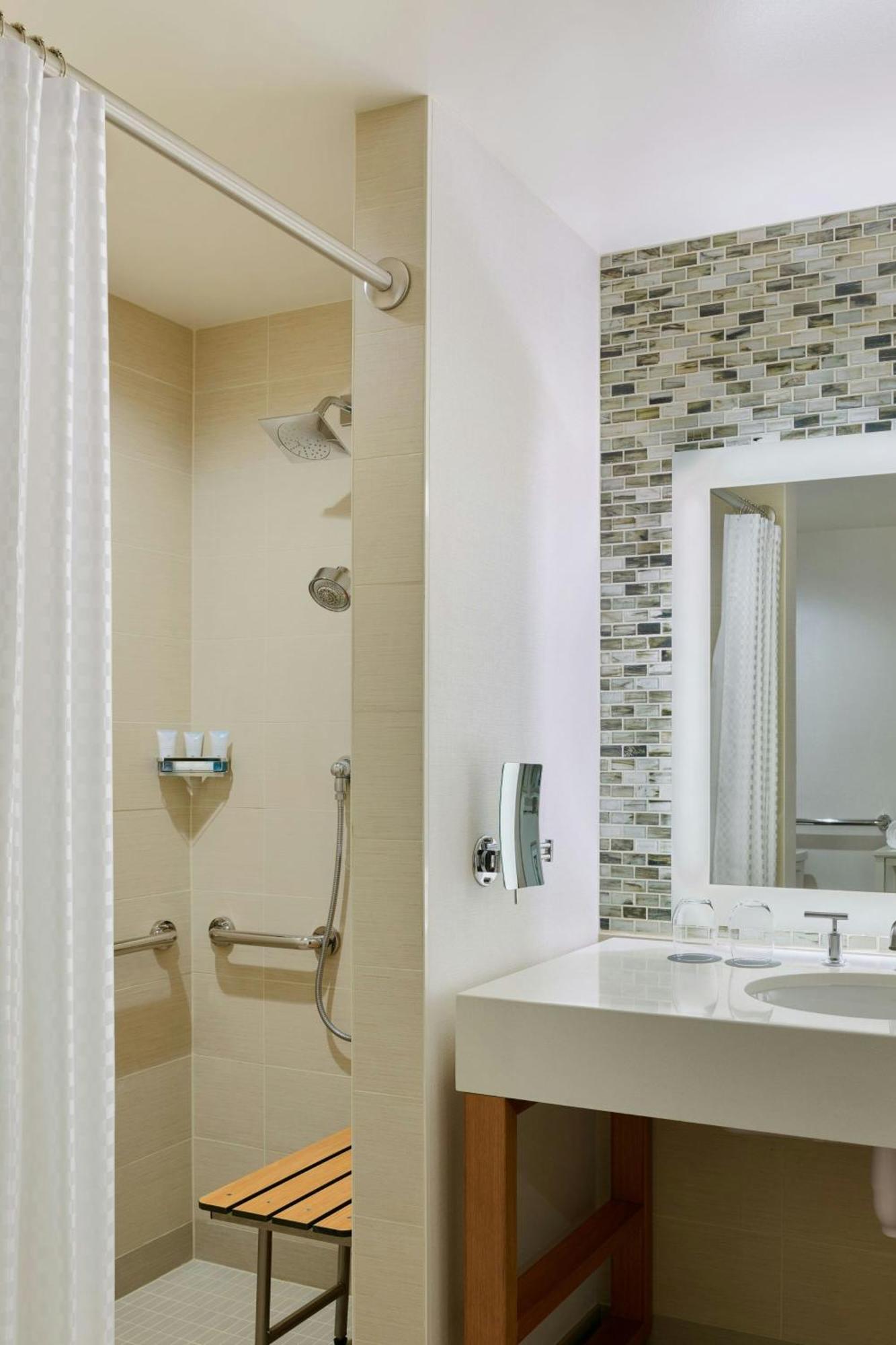 King Room,1658098780:JPEG